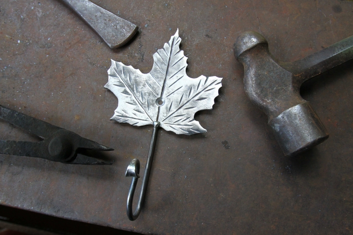 Maple leaf hook